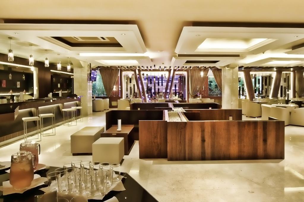 Hotel Grand Delta Medan Exterior foto